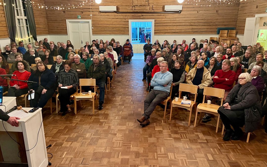 Terveysaseman tulevaisuus -ilta täydelle salille Karjalohjan Seurojentalolla